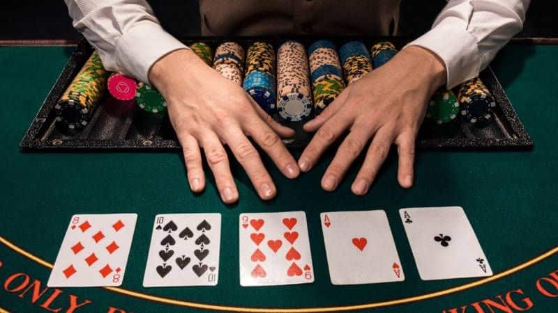 Trong cách chơi Poker bạn có nhiều lựa chọn kể cả khi đã chia bài 